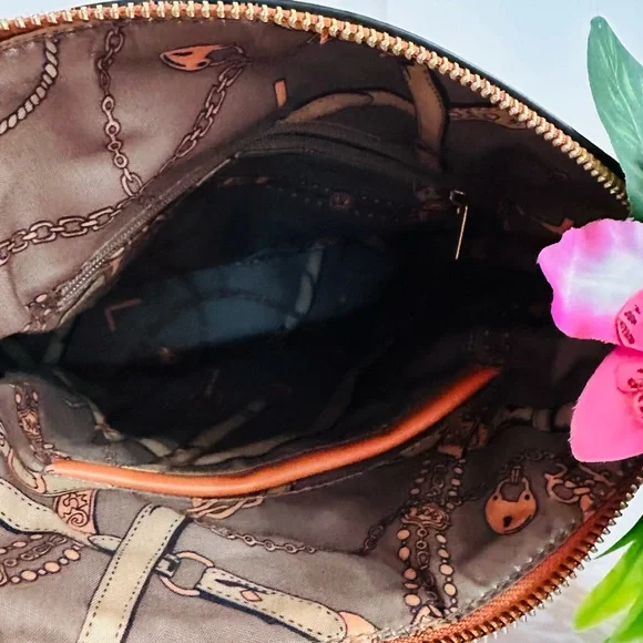 CtopoGo ~ Orange Crossbody Bag with Canvas Strap and Satin Interior - Picture 4 of 9